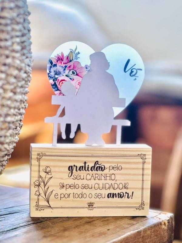 PLACA-DE-MESA-COM-ACRILICO-VO,-GRATIDAO-PELO-SEU-CARINHO...BORBOLETA-20,5X14X3